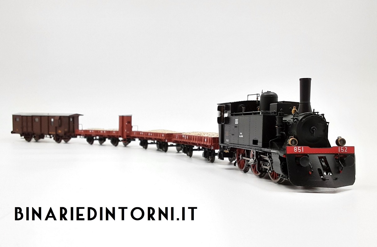 MODELLISMO | Da Acme il bagagliaio Tipo 1952R in castano-isabella e un set “treno merci” con locomotiva a vapore Gruppo 851.